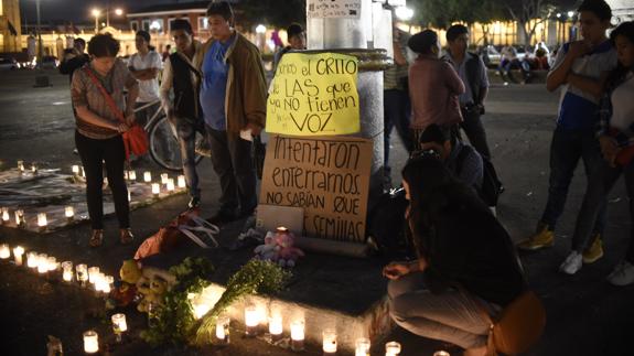 Homenaje a las víctimas del indendio.