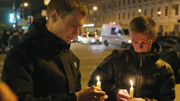 Velas en las inmediaciones del lugar del atentado.