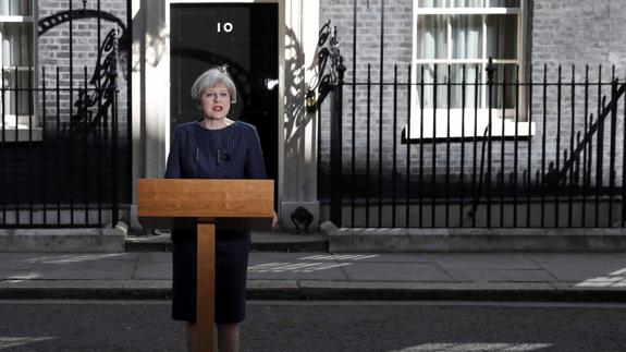 La primera ministra británica, Theresa May, en el momento del anuncio.