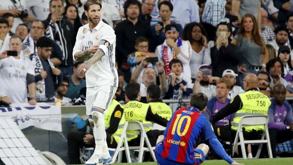 Sergio Ramos y Leo Messi, en el último clásico. 