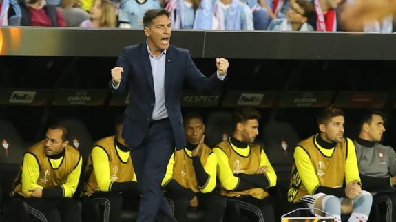 Eduardo Berizzo, técnico del Celta, durante el partido ante el Manchester United. 