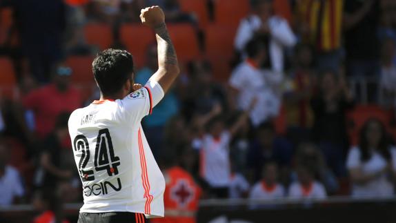 Garay celebra su gol. 