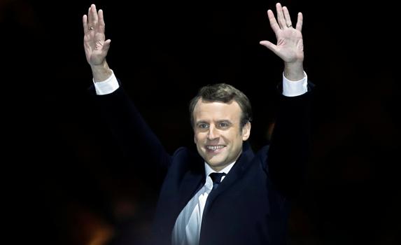 Macron celebra su victoria. 
