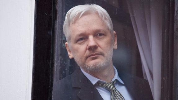 Julian Assange, en la embajada de Ecuador de Londres. 