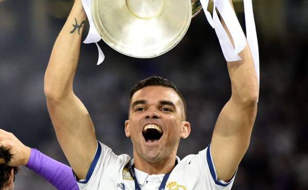 Pepe celebra la Champions League.