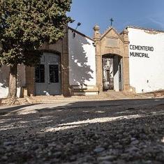 Entrada del cementerio municipal de Requena. :: javier poveda