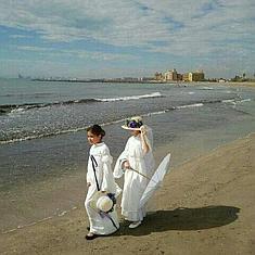 Niños de un colegio de Meliana llevan a la playa su estudio sobre Sorolla