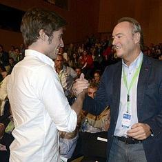 Caballero, presidente de Nuevas Generaciones, saluda a Fabra. :: lp