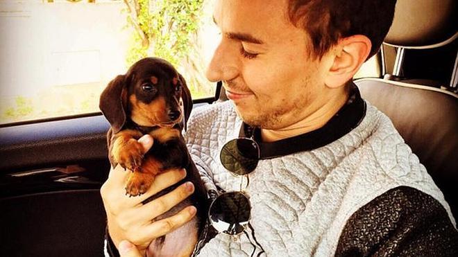 Jorge Lorenzo y su novia Núria aumentan la familia