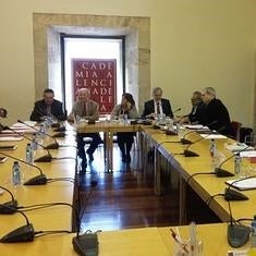 Los miembros de la AVL, en la reunión en la que eligieron a los nuevos académicos.