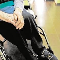 Un dependiente, en silla de ruedas. :: lp