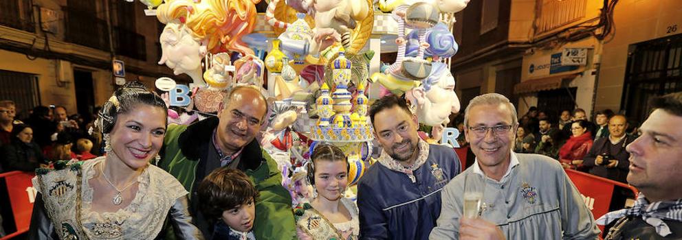 La comisión de Convento Jerusalén-Matemático Marzal celebra el primer premio de la sección Especial infantil 2017.