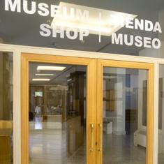 La tienda del Bellas Artes, completamente cerrada.