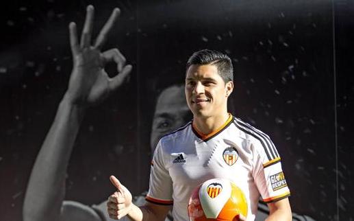 Enzo Pérez durante su presentación como jugador del Valencia CF