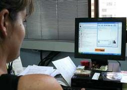 El 39% de los hombres busca una aventura en Internet y el 35% de las mujeres, el amor eterno, según un estudio