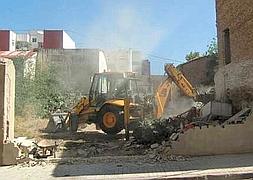Comienzan los derribos en la calle Guillem de Anglesola