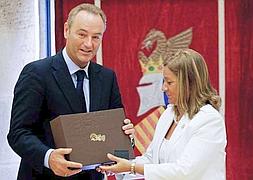 La presidenta de la AVL dice que le gusta mucho la política y que espera continuar en ella cuando deje su cargo