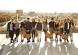 Agotados los bolsos de la polémica campaña con los jóvenes modernos de Loewe