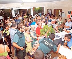 Vecinos de Pedreguer «toman» el centro de salud para evitar el cierre