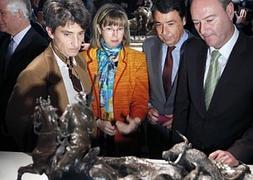 Ignacio González y Alberto Fabra, en la muestra. / Efe