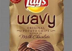 La bolsa de patatas con chocolate. / Twitter
