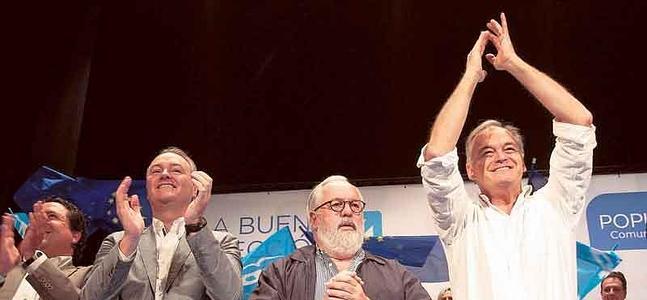 Fabra, Cañete y González Pons, ayer, durante la convención regional del PP.