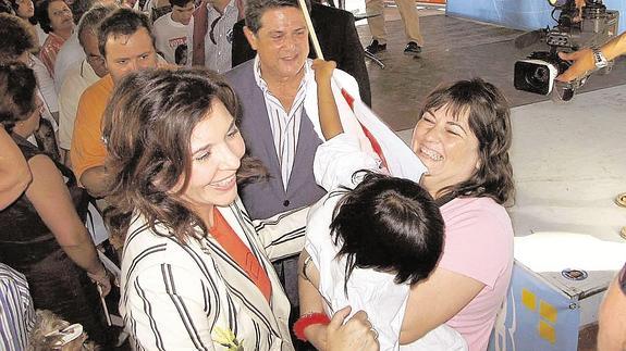 Mercedes Alonso, junto a Federico Trillo, en un acto de la campaña de las elecciones municipales de 2007