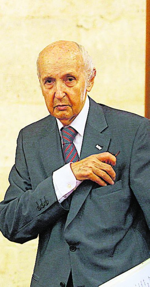 Santiago Grisolía. 