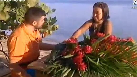 Momento del encuentro entre Borja y Chiqui en 'Supervivientes'. 