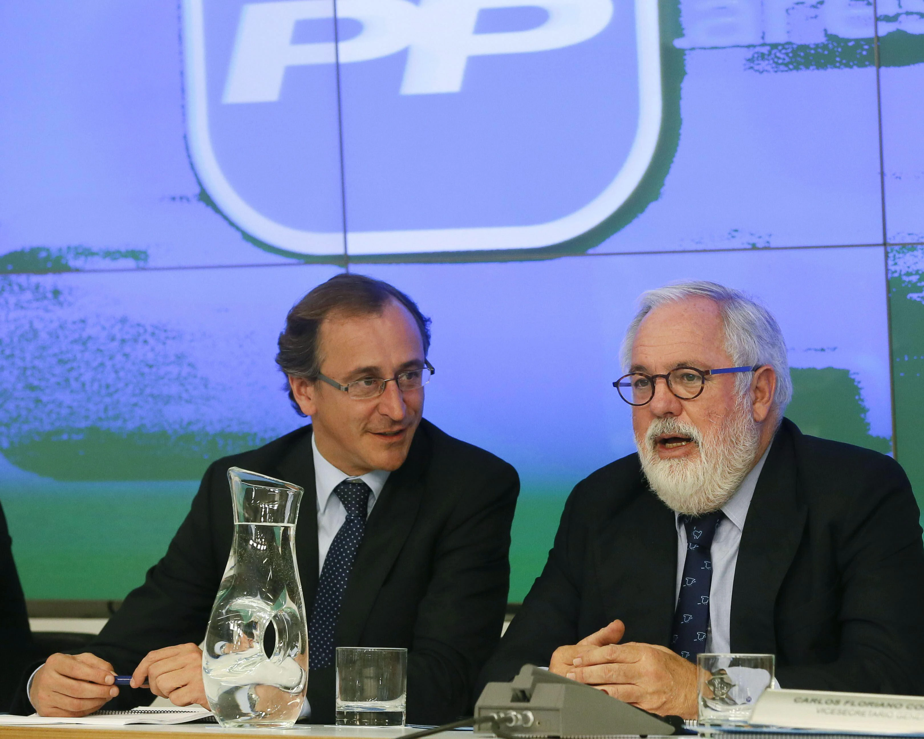 Cañete y Alonso ayer en la ejecutiva del PP. 