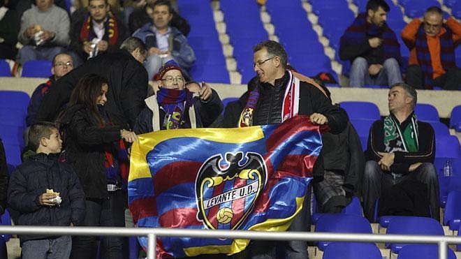 Aficionados del Levante en el Ciutat de València.