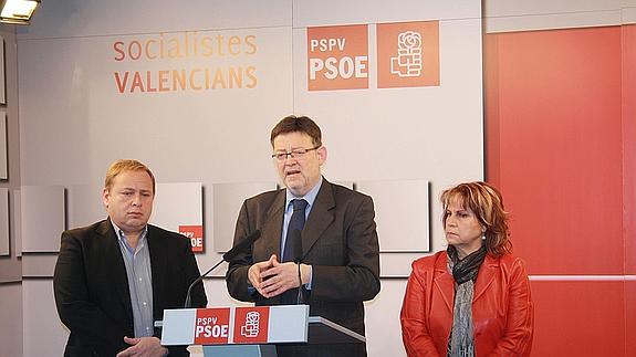 José Manuel Orengo (izq.), junto al líder de los socialistas valencianos, Ximo Puig. 