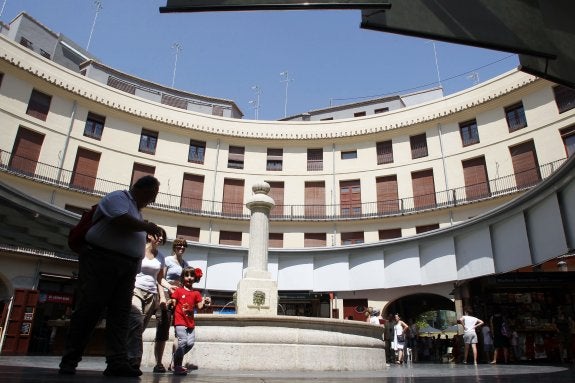 Interior de la reformada Plaza Redonda. :: irene marsilla