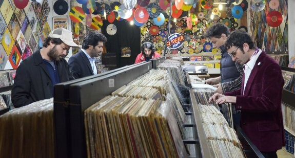 Escena de la película 'Dias de vinilo'. :: lp