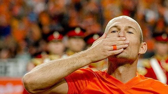 Robben celebra un gol contra Gales.