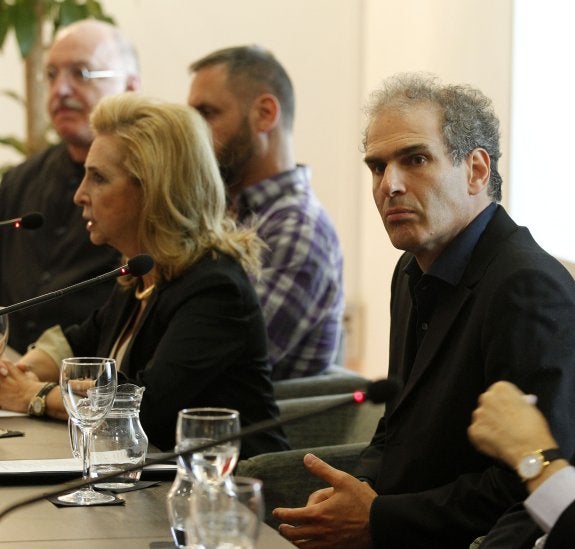 Mayrén Beneyto y Yaron Traub, ayer. :: jesús signes