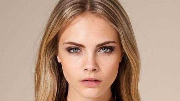 Cara Delevingne: «Es difícil hacerse amiga de los chicos, sólo quieren sexo contigo»