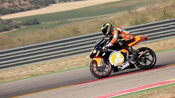 David Sanchis, con la moto con la que compite en la Cuna de Campeones.