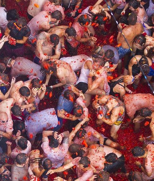 El PP de Buñol denuncia en la Fiscalía la contratación de una empresa para la Tomatina sin licitación pública