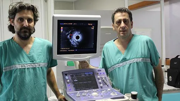 Los doctores Javier Sempere y Vicente Sánchiz, responsables de la Unidad de Endoscopias del Hospital Nisa 9 de Octubre 