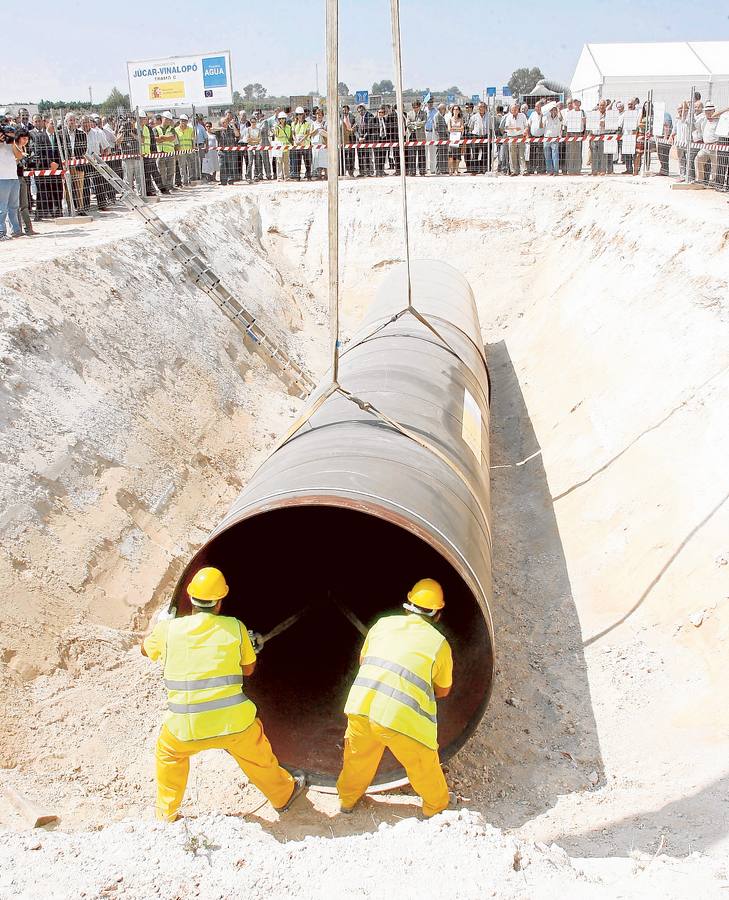 Inicio de las obras de los conductos que llevan agua hasta el Vinalopó.