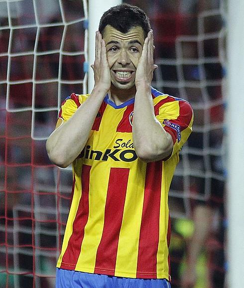 El futbolista Javi Fuego en el partido de ida de semifinales de la Europa Liga ante el Sevilla. 