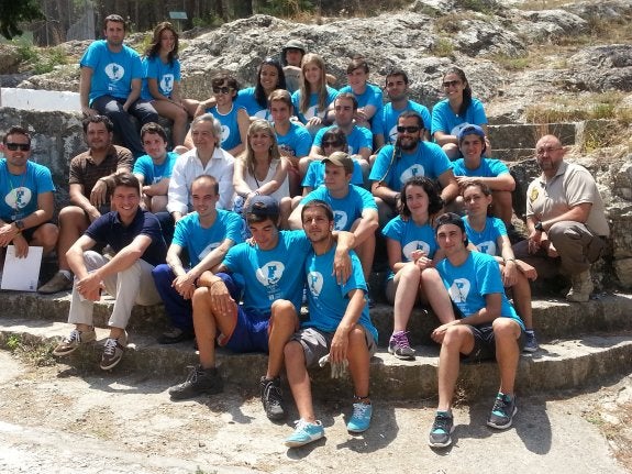 Participantes en el campo medioambiental de Enguera. :: lp