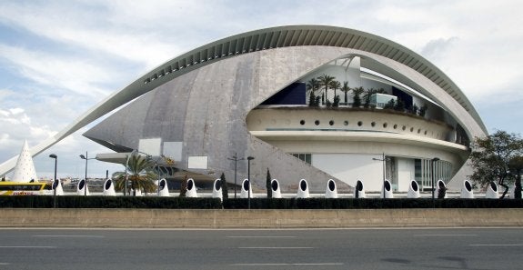 El Palau de les Arts lleva meses sin una solución para su cubierta. :: IRENE MARSILLA