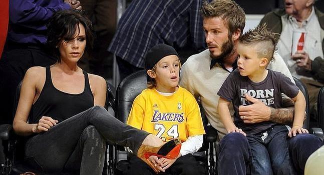 Beckham va al gimnasio y deja a sus hijos en el coche