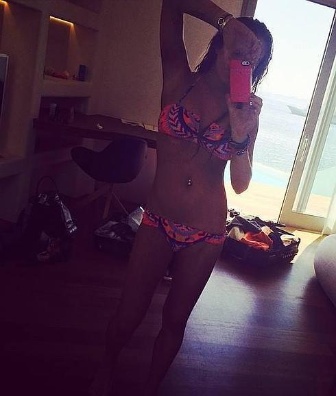 Lindsay Lohan con un bikini de colores.