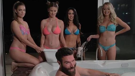 Dan Bilzerian se suma al 'Ice Bucket Challenge'