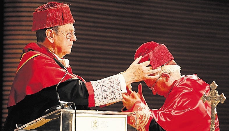 Cañizares cuando fue investido doctor Honoris Causa por la Universidad Católica.