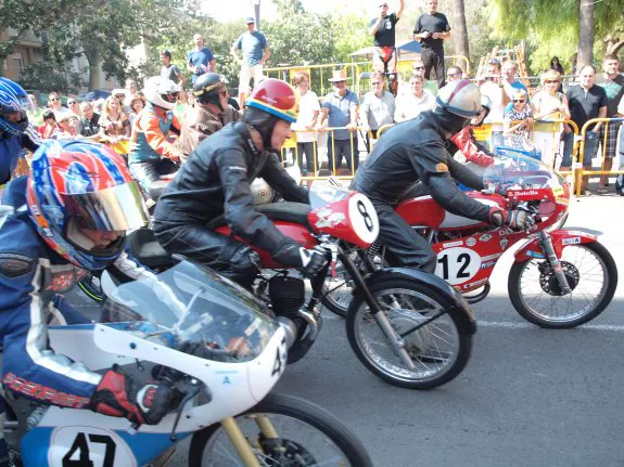 Competición de motos clásicas. :: lp