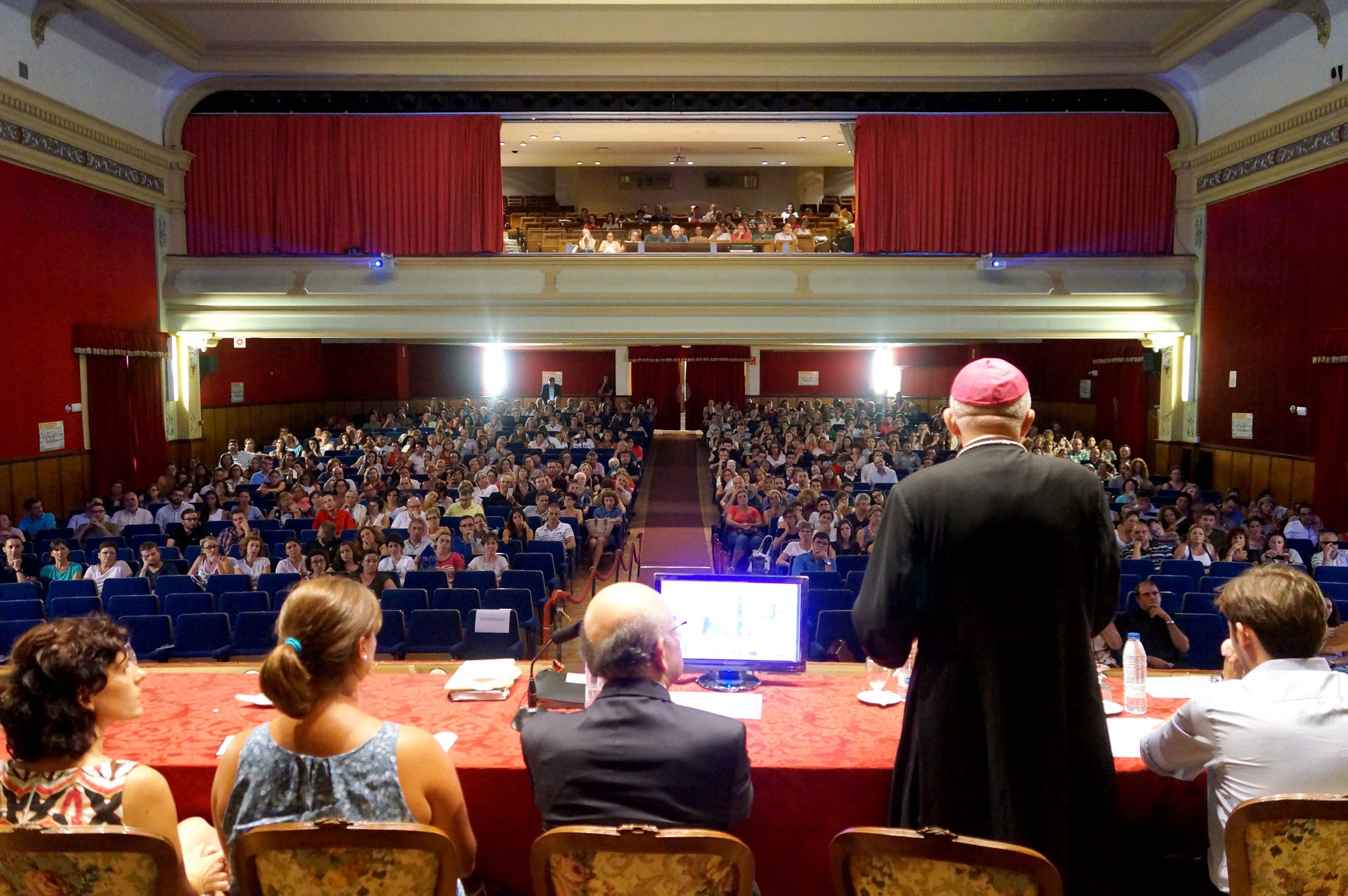 Osoro en su encuentro con los profesores.